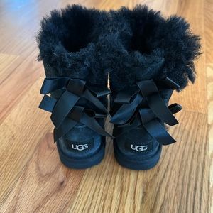 Like new black UGGs